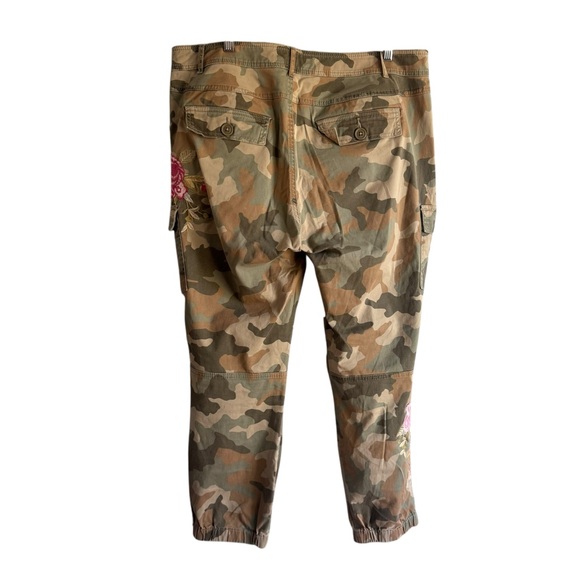 Sundance Camouflage and Pink Floral Ankle Pants - Picture 4 of 7